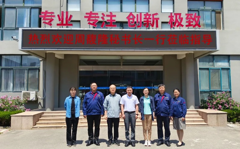 1741239092835243.jpg 中國(guó)工程機(jī)械工業(yè)協(xié)會(huì)設(shè)備管理與維修分會(huì)秘書長(zhǎng)周馥隆一行蒞臨力克川液壓參觀指導(dǎo)1.jpg